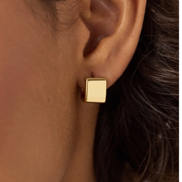 NWOT 14K Gold Plated Square Huggie Earrings - Picture 4 of 6